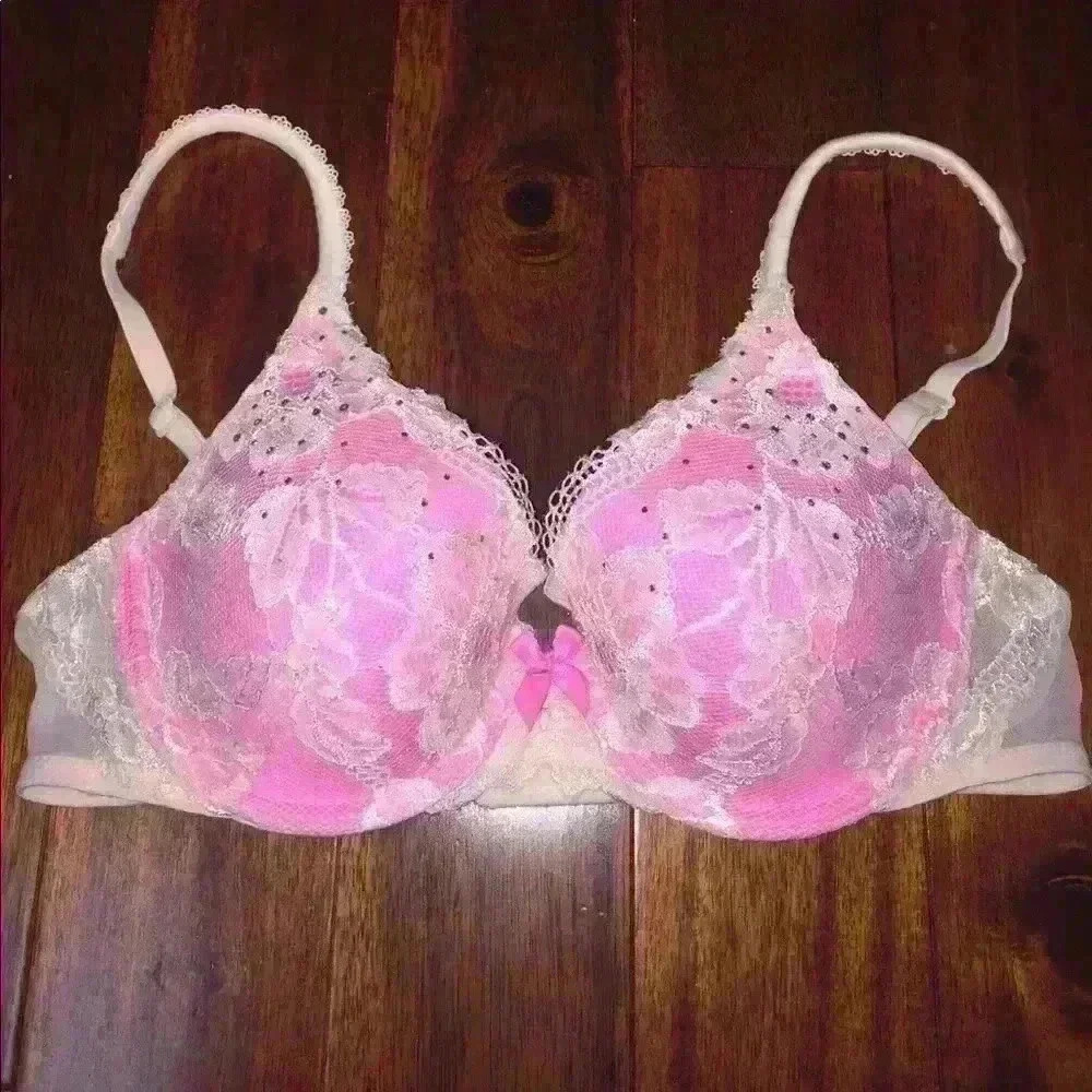 NWOT Victoria's Secret Lace Sparkle Bra